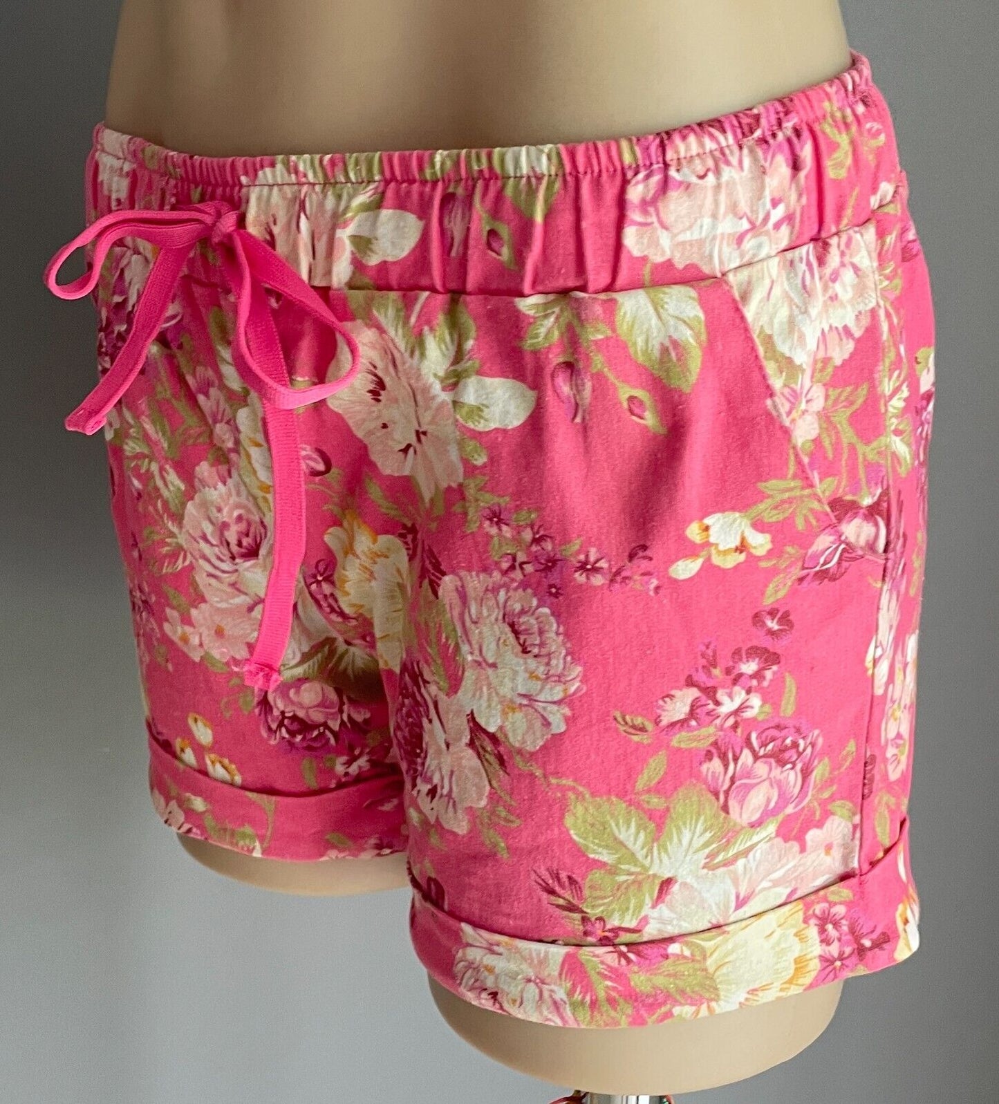 CHICABOOTI Shorts Pink Floral Size 12 Elastic Waist Cuffed Hem