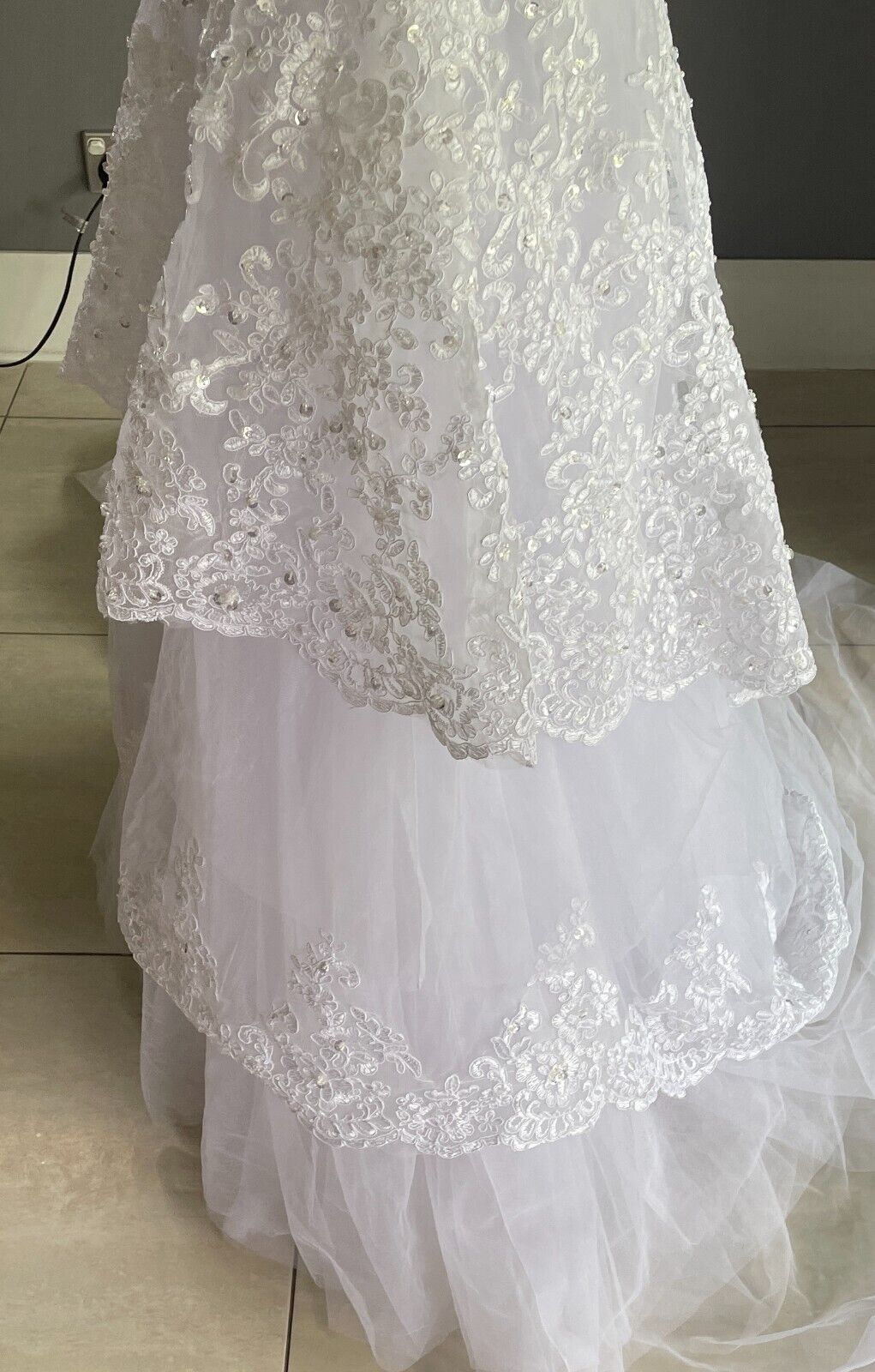 White Wedding Dress Crystal and Sequin Embellished Lace Mermaid Style Tulle Sz 6