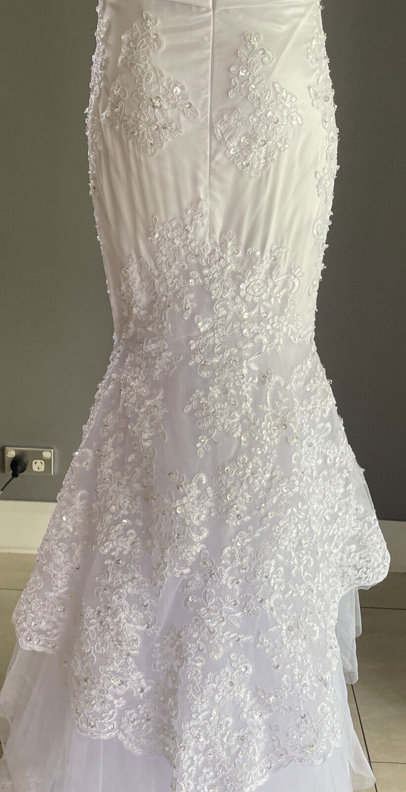 White Wedding Dress Crystal and Sequin Embellished Lace Mermaid Style Tulle Sz 6
