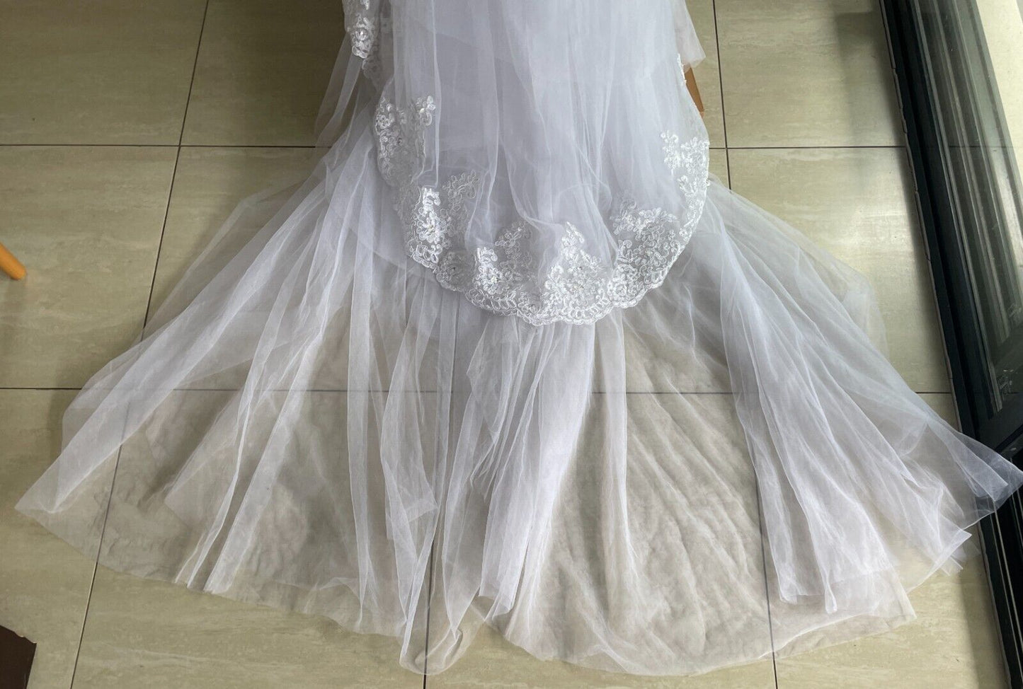 White Wedding Dress Crystal and Sequin Embellished Lace Mermaid Style Tulle Sz 6