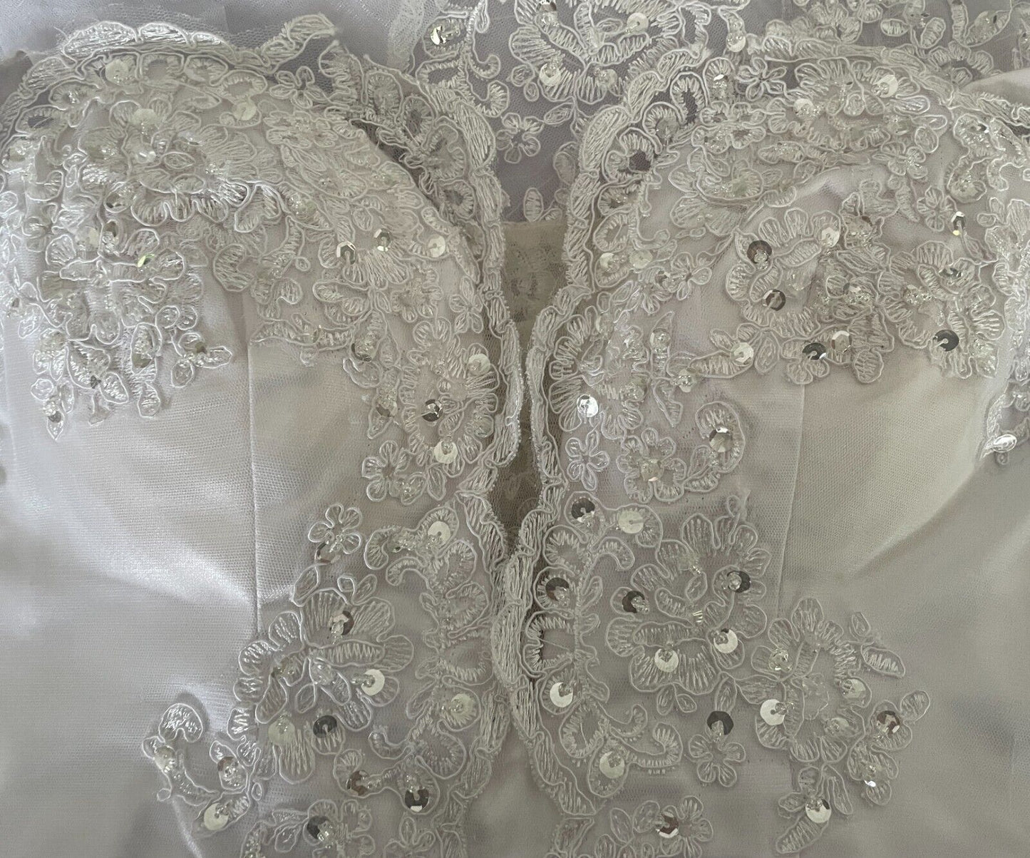White Wedding Dress Crystal and Sequin Embellished Lace Mermaid Style Tulle Sz 6