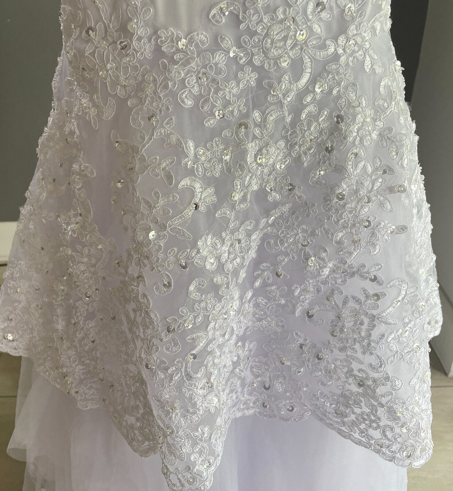 White Wedding Dress Crystal and Sequin Embellished Lace Mermaid Style Tulle Sz 6