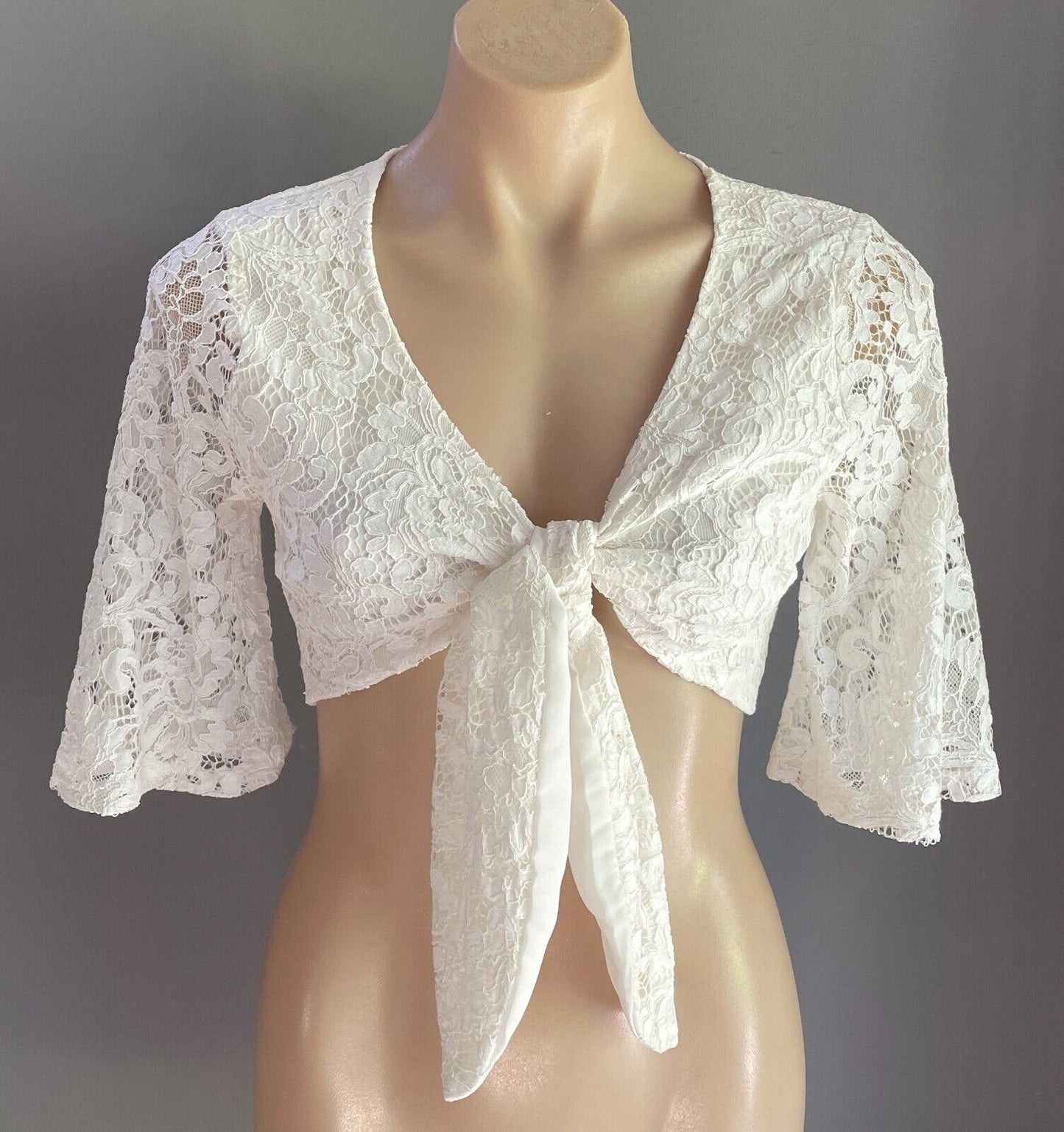 ATMOS &.HERE White Lace Tie Front Crop Top Size 8 10 Lined 3/4 Length Sleeve NEW