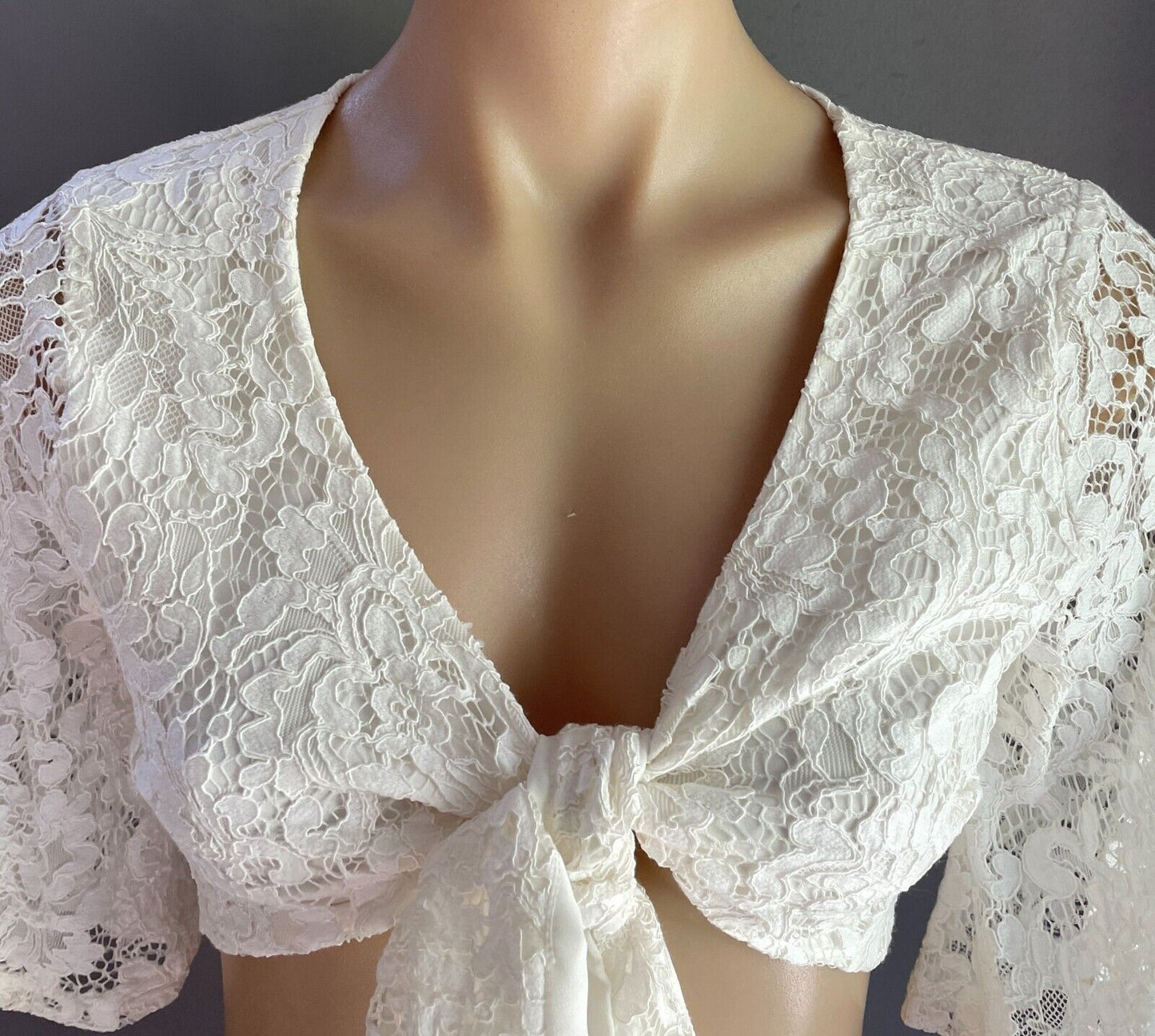ATMOS &.HERE White Lace Tie Front Crop Top Size 8 10 Lined 3/4 Length Sleeve NEW