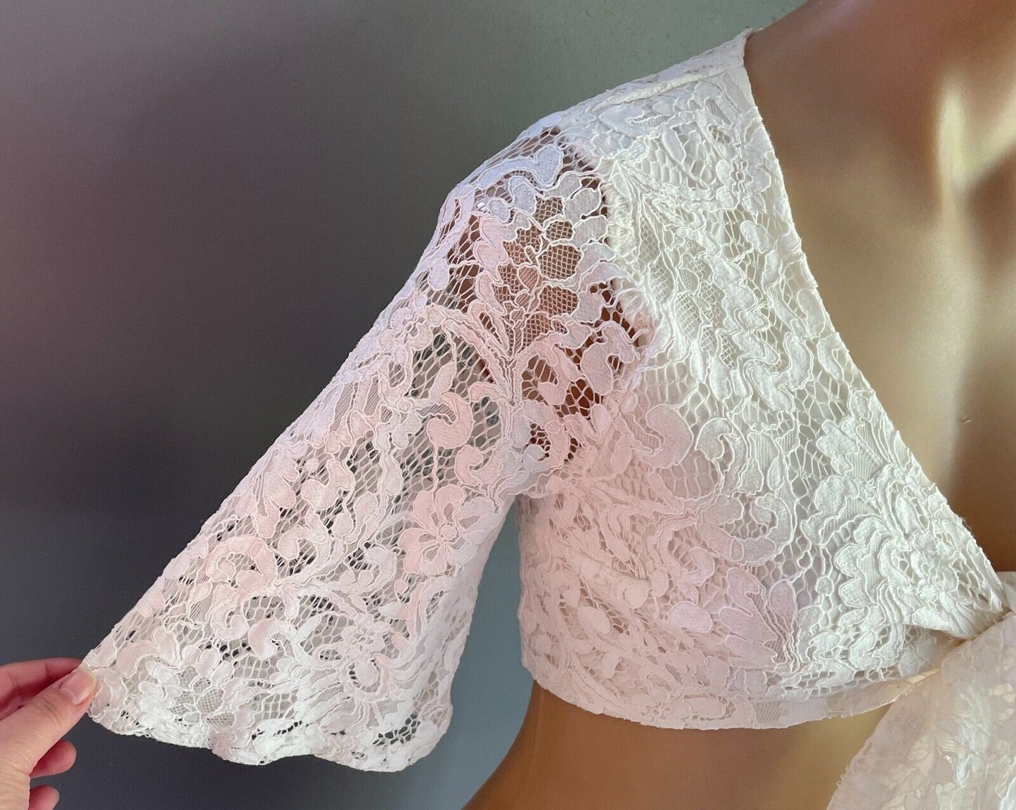 ATMOS &.HERE White Lace Tie Front Crop Top Size 8 10 Lined 3/4 Length Sleeve NEW