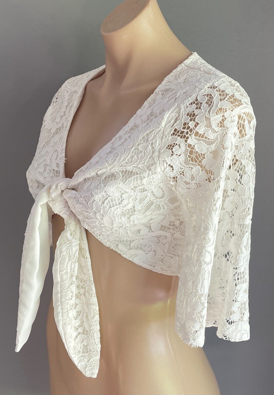 ATMOS &.HERE White Lace Tie Front Crop Top Size 8 10 Lined 3/4 Length Sleeve NEW