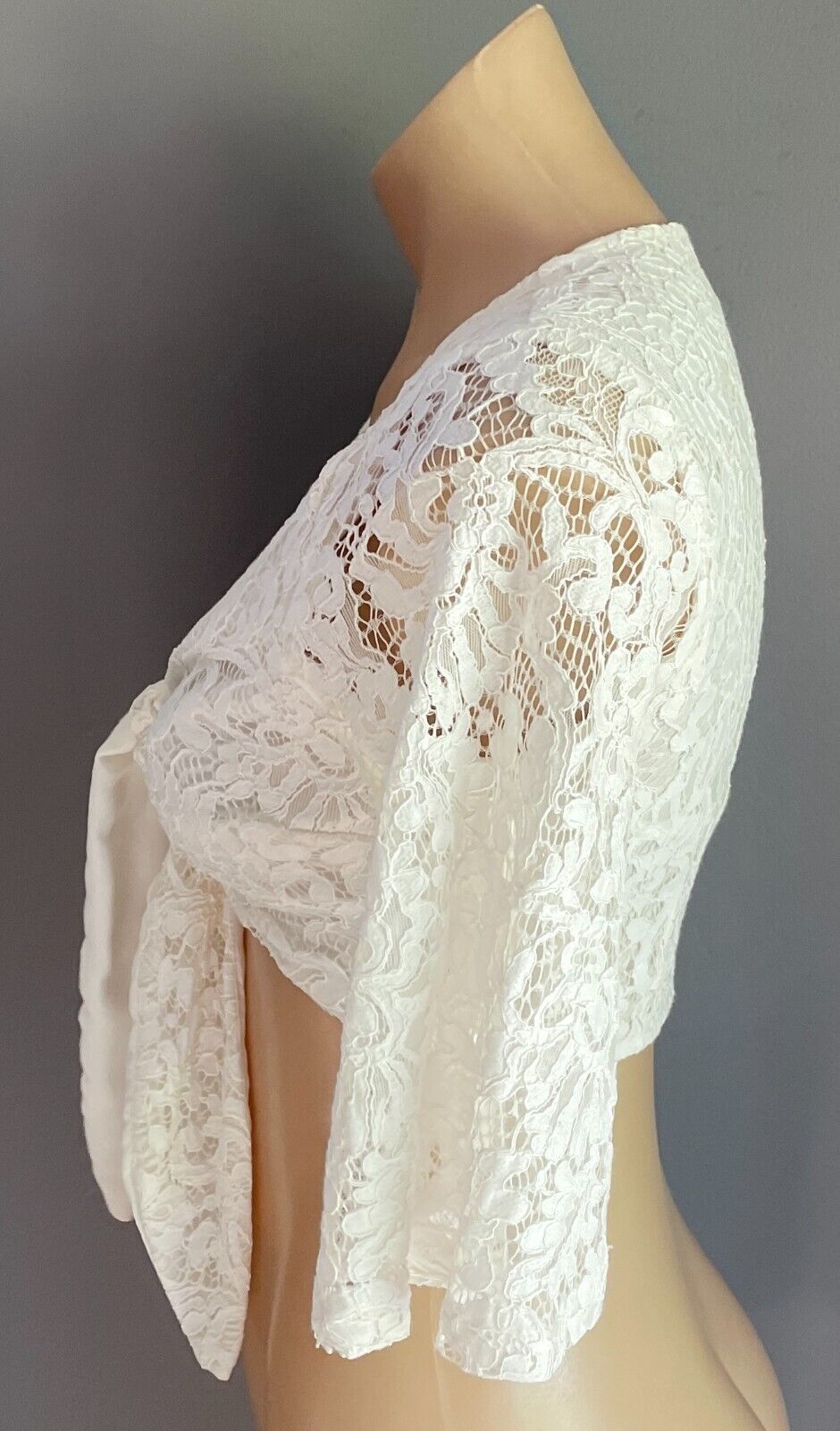 ATMOS &.HERE White Lace Tie Front Crop Top Size 8 10 Lined 3/4 Length Sleeve NEW