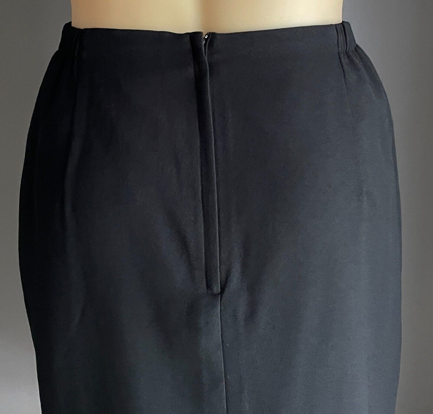 TARGET Skirt Black Straight Midi Partial Elastic Waist Size 18 Slit Front NEW