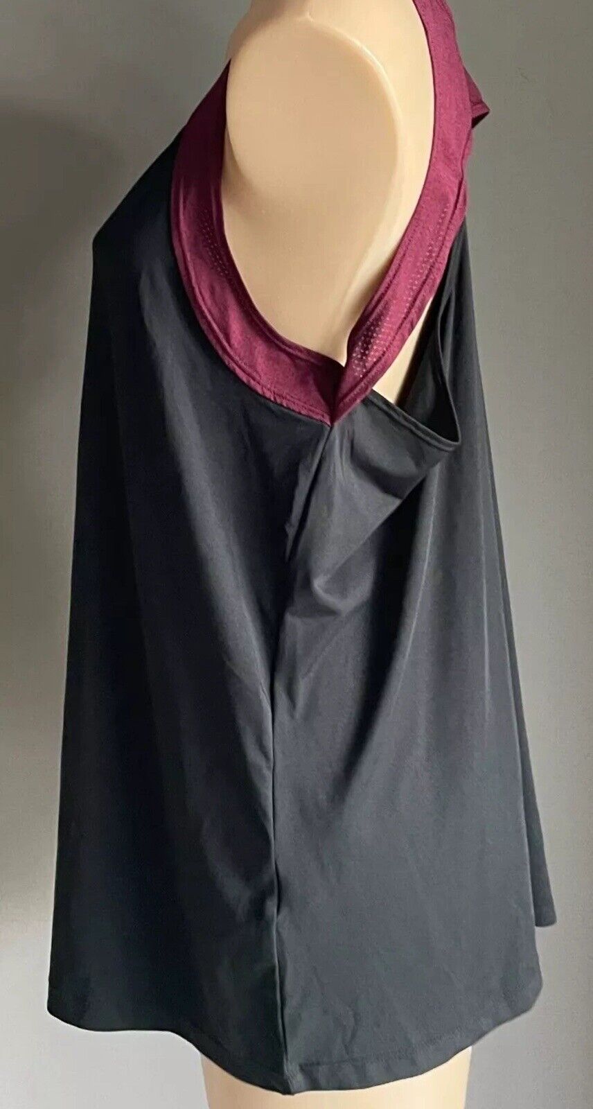 AVELLA Tank Top Black Burgund Racer Back Stretch Active Sport Singlet Size S 16