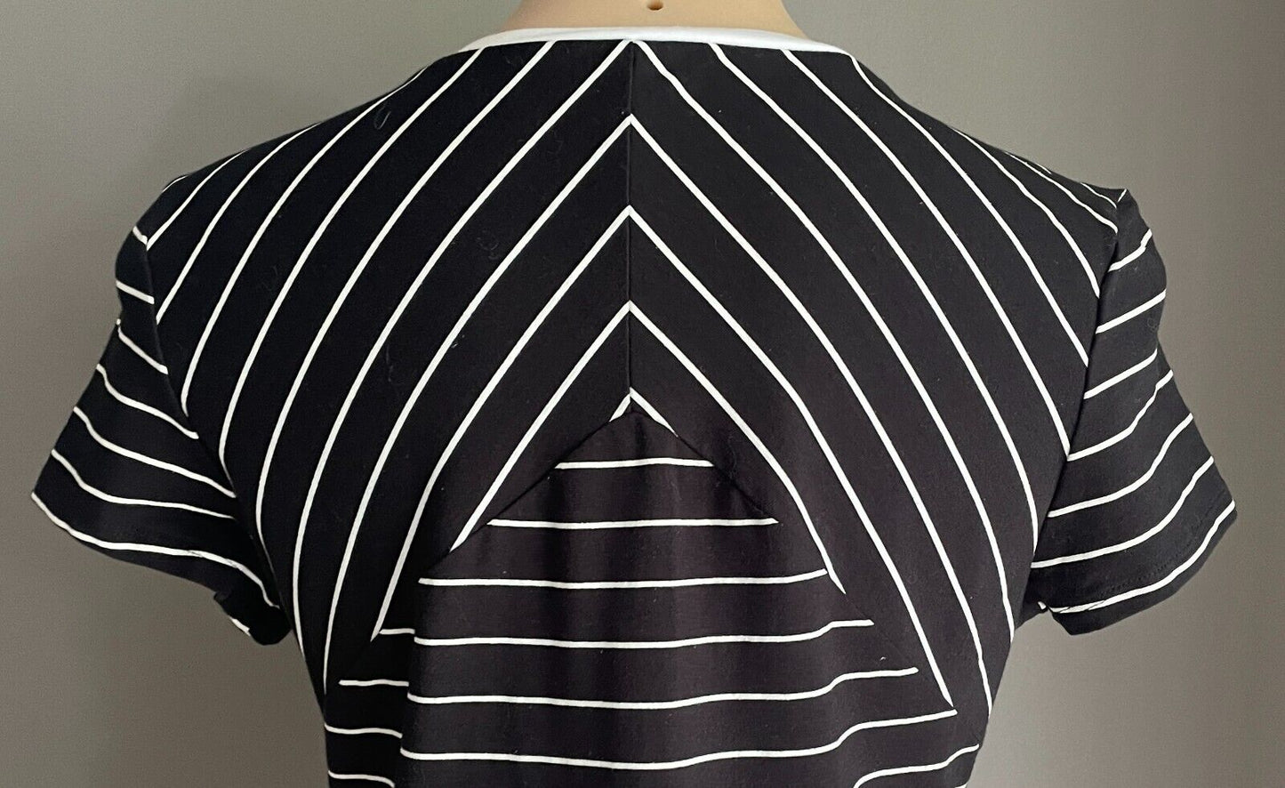 MISS SHOP T-Shirt Dress Black & White Stripe Cap Sleeve Below Knee Size 12 NEW