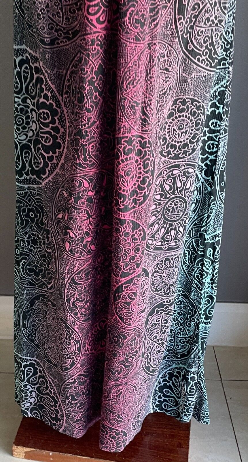 BILLABONG Maxi Dress Shades of Pink Green Black  Print Sleeveless Ladies Size 10