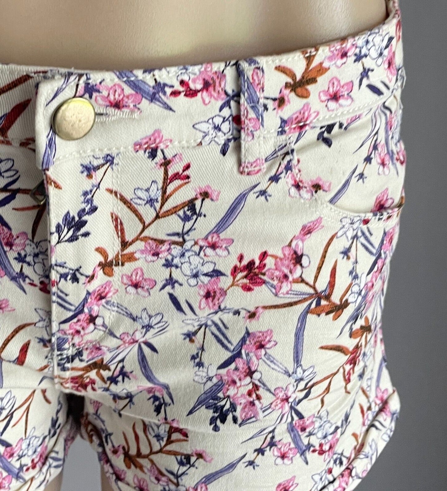 H&M Off Shorts White & Multicoloured Floral Cuffed Leg Size EUR 38 AU 10  12 NEW