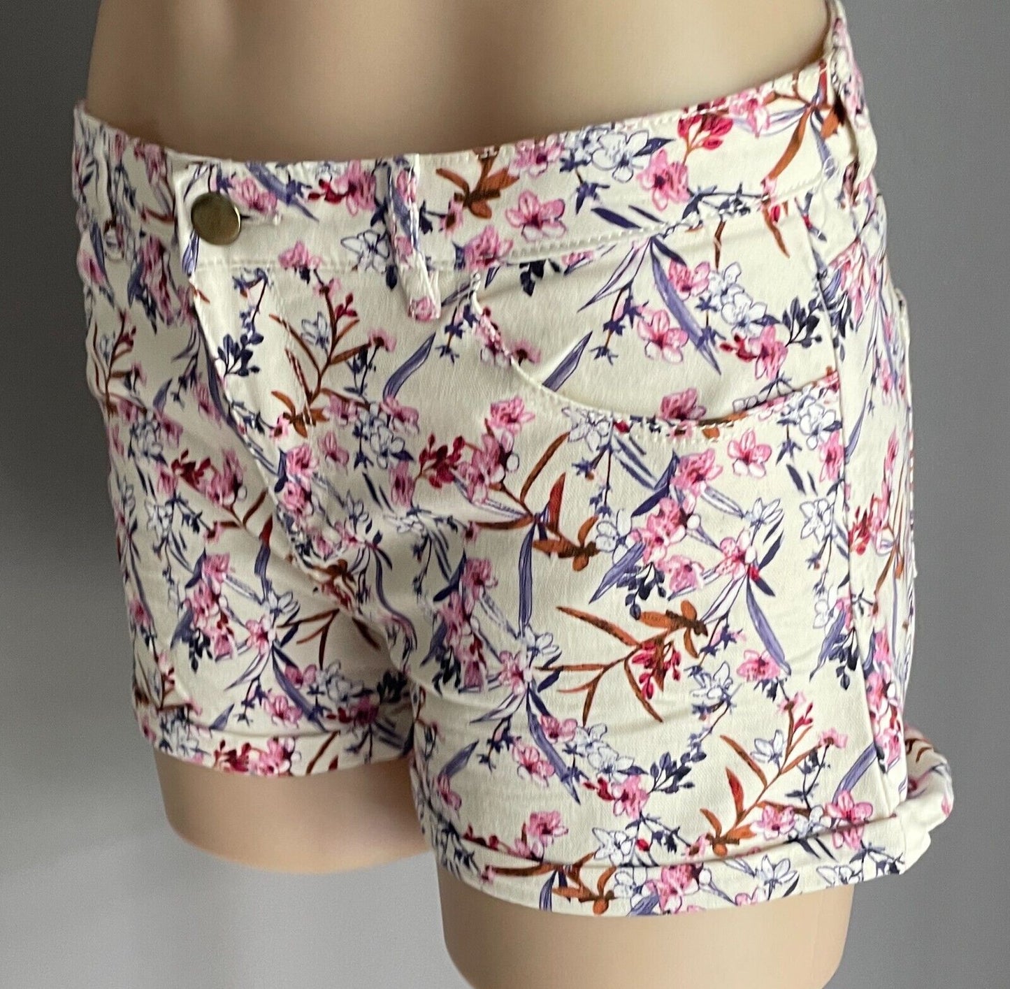 H&M Off Shorts White & Multicoloured Floral Cuffed Leg Size EUR 38 AU 10  12 NEW