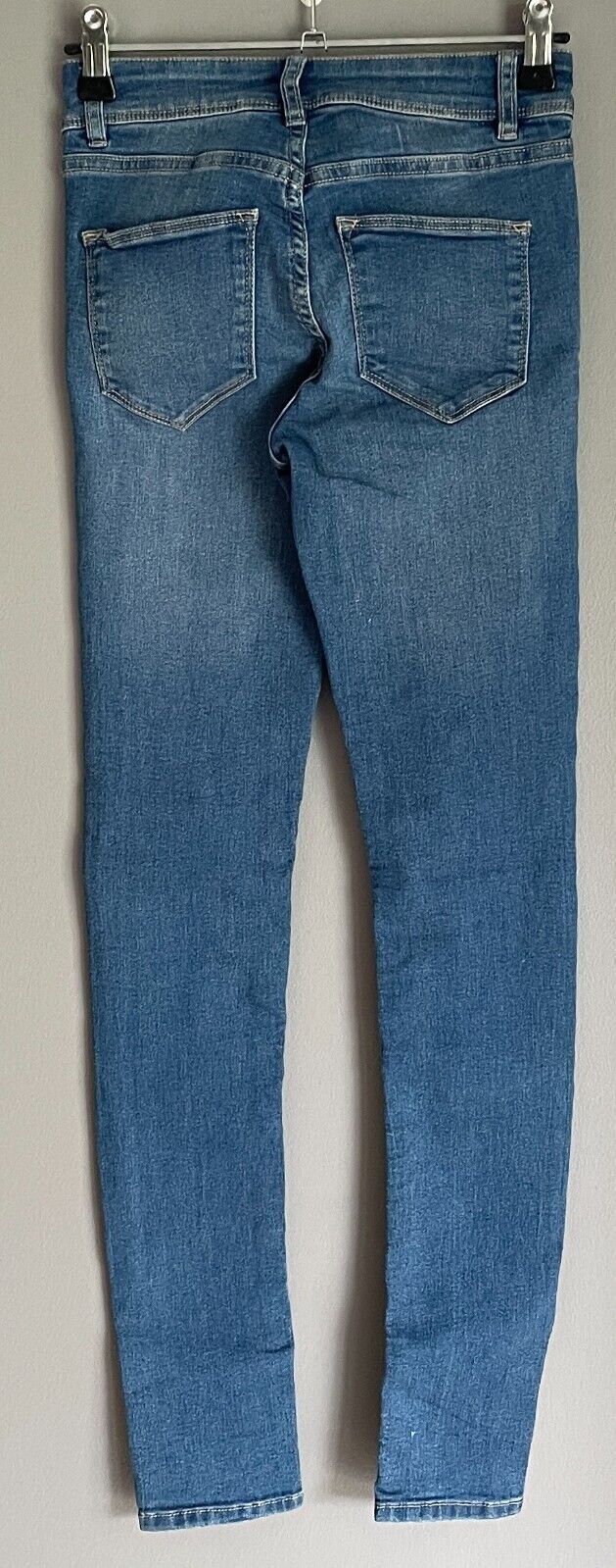 DIVIDED H&M Ladies Jeans Mid Blue Skinny Leg Stretch Denim Size EU 34 AU 6