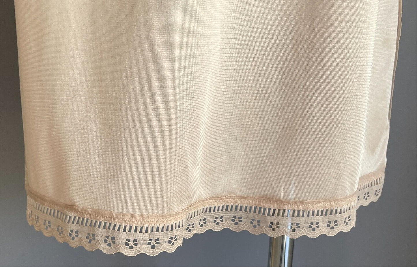 DIAMOND CUT Half Slip  Beige Nylon Elastic Waist Size 14 Slit at Sides Vintage