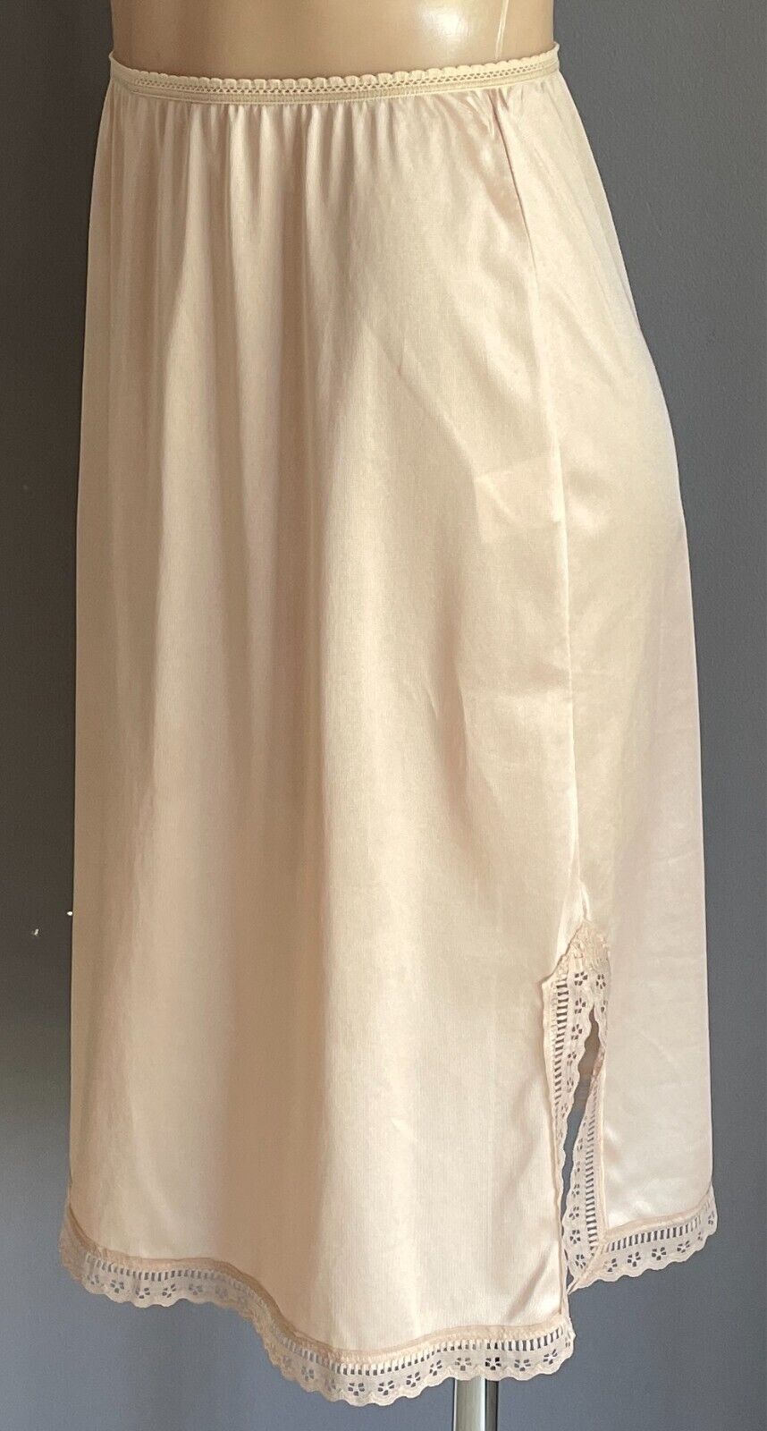 DIAMOND CUT Half Slip  Beige Nylon Elastic Waist Size 14 Slit at Sides Vintage