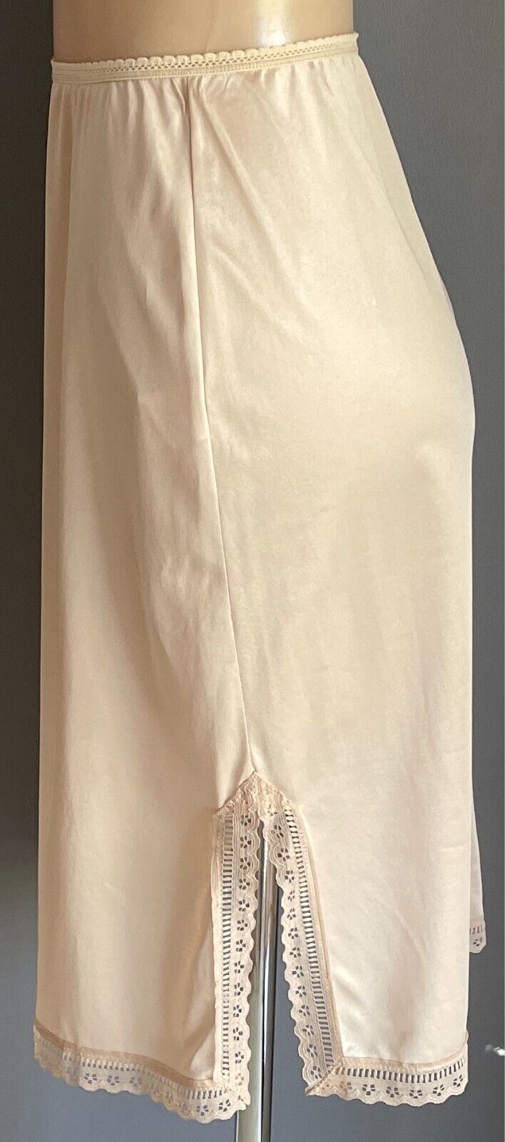 DIAMOND CUT Half Slip  Beige Nylon Elastic Waist Size 14 Slit at Sides Vintage