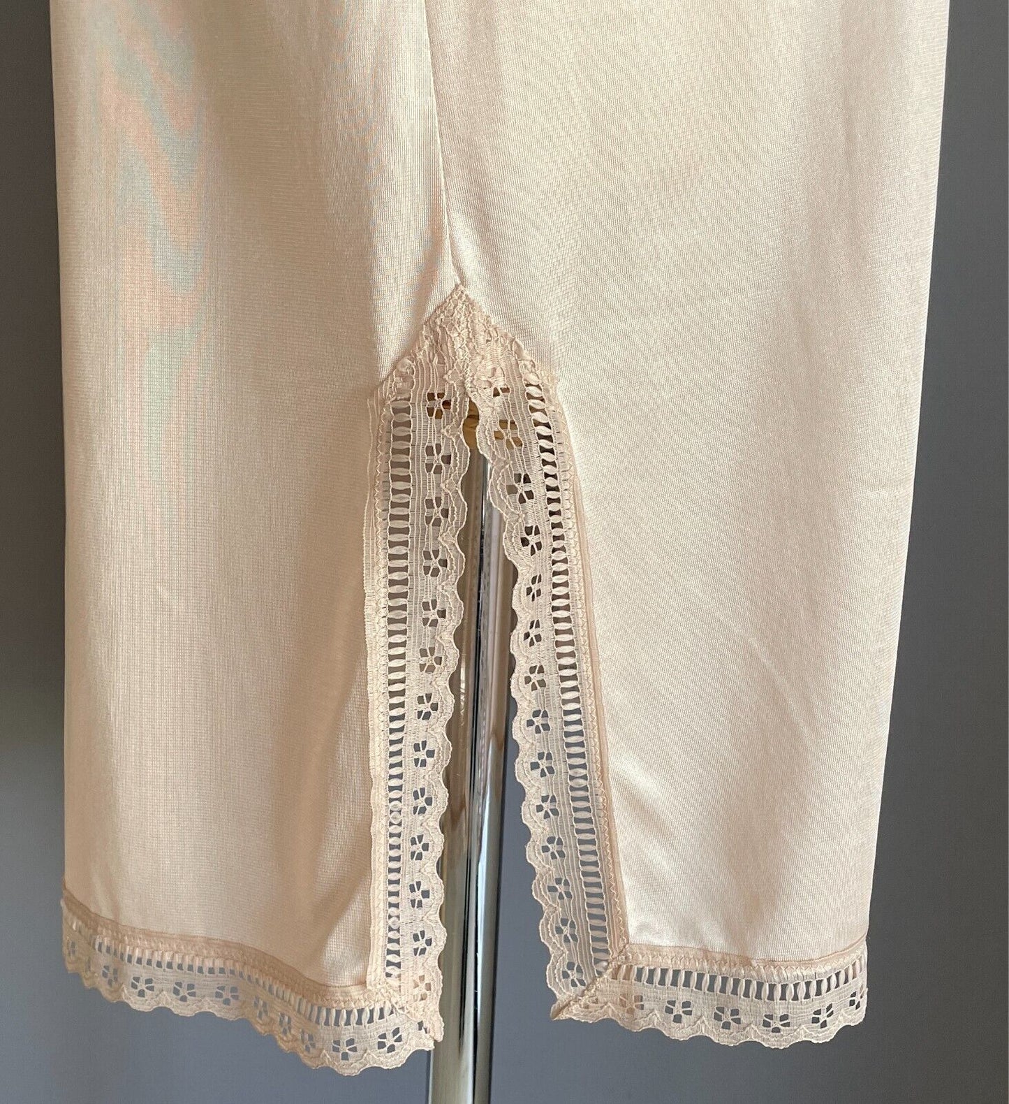 DIAMOND CUT Half Slip  Beige Nylon Elastic Waist Size 14 Slit at Sides Vintage