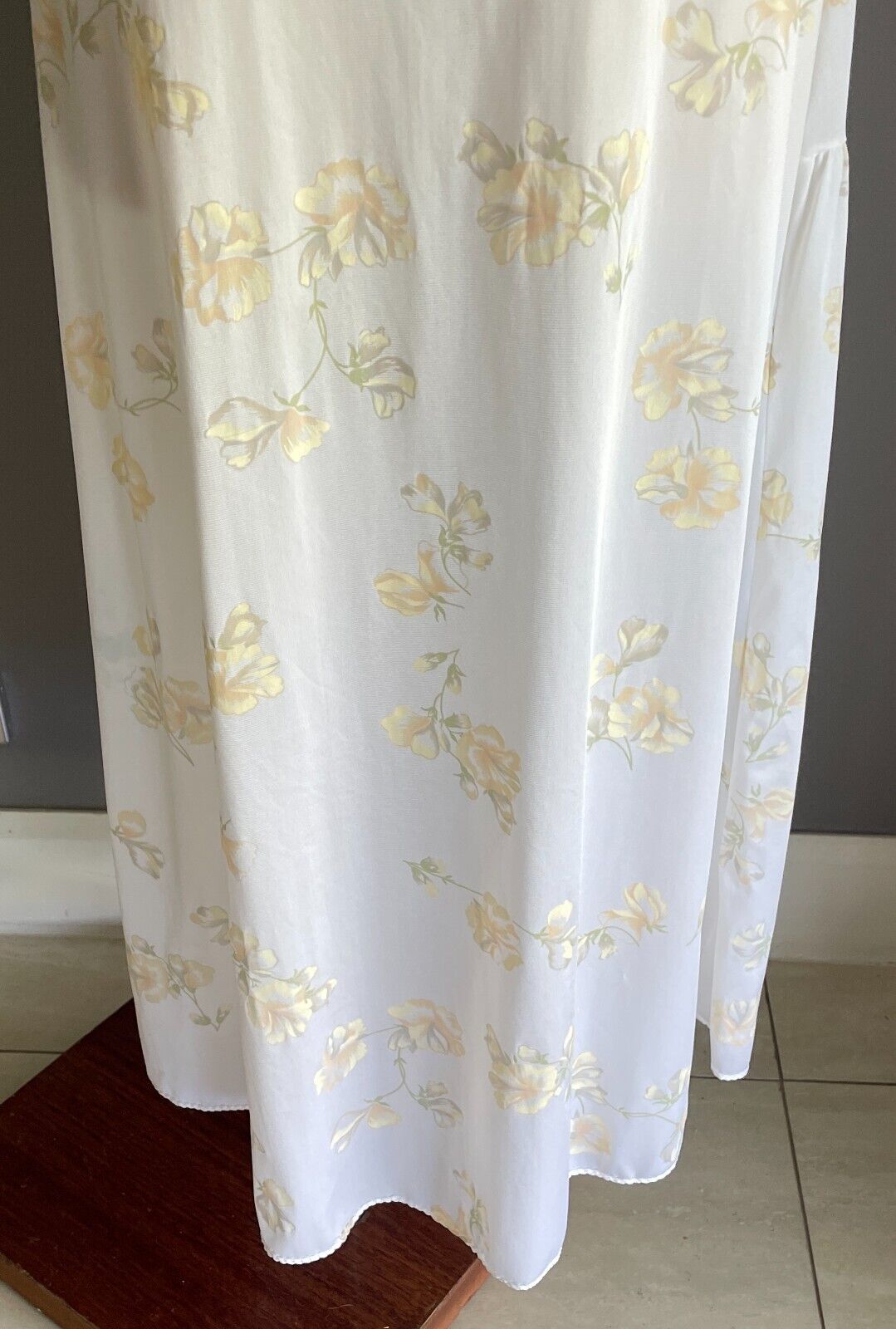 LITTLE LUXURIES Nightie Nylon White Floral Print Long Length Size 14 Lingerie