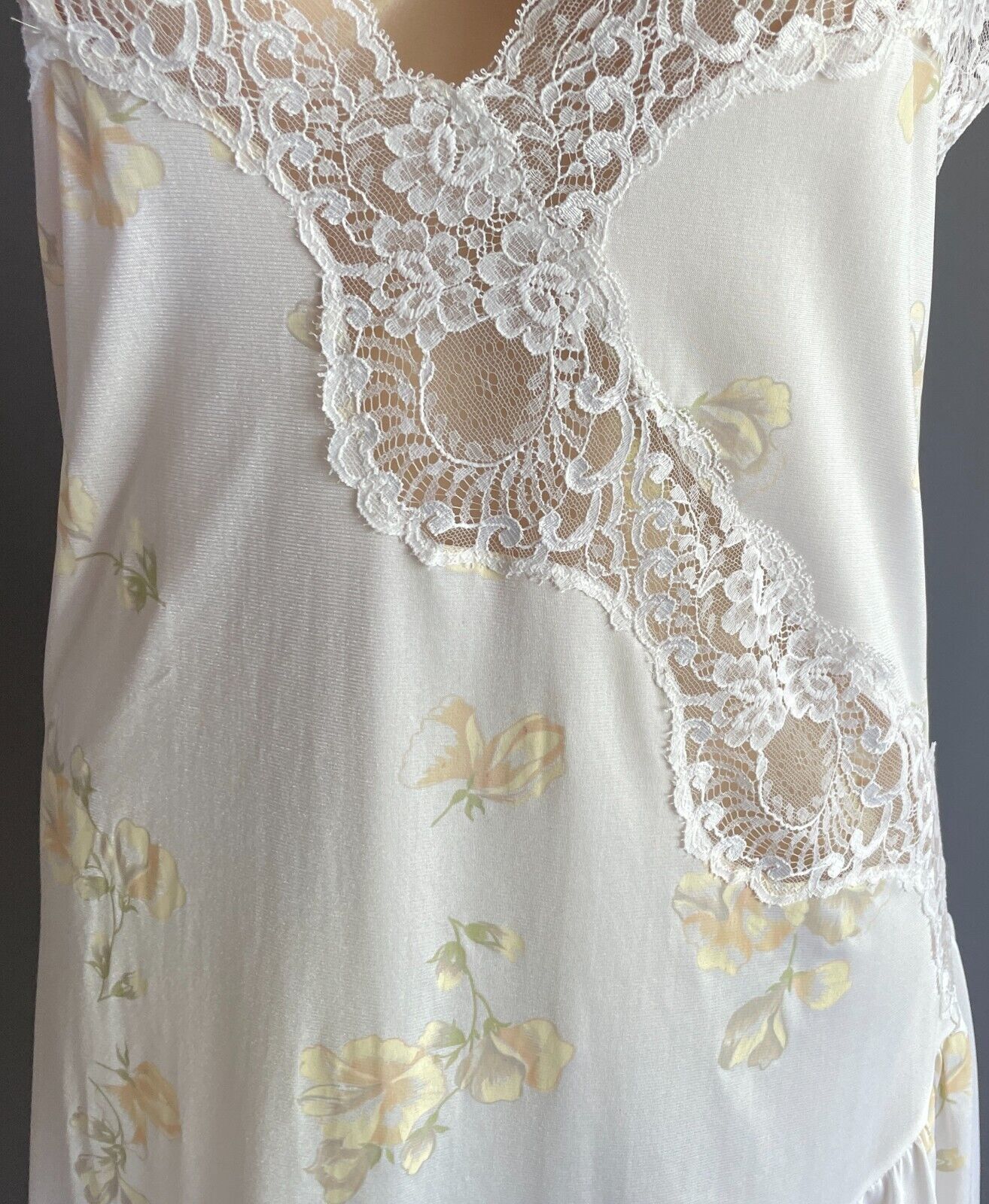 LITTLE LUXURIES Nightie Nylon White Floral Print Long Length Size 14 Lingerie