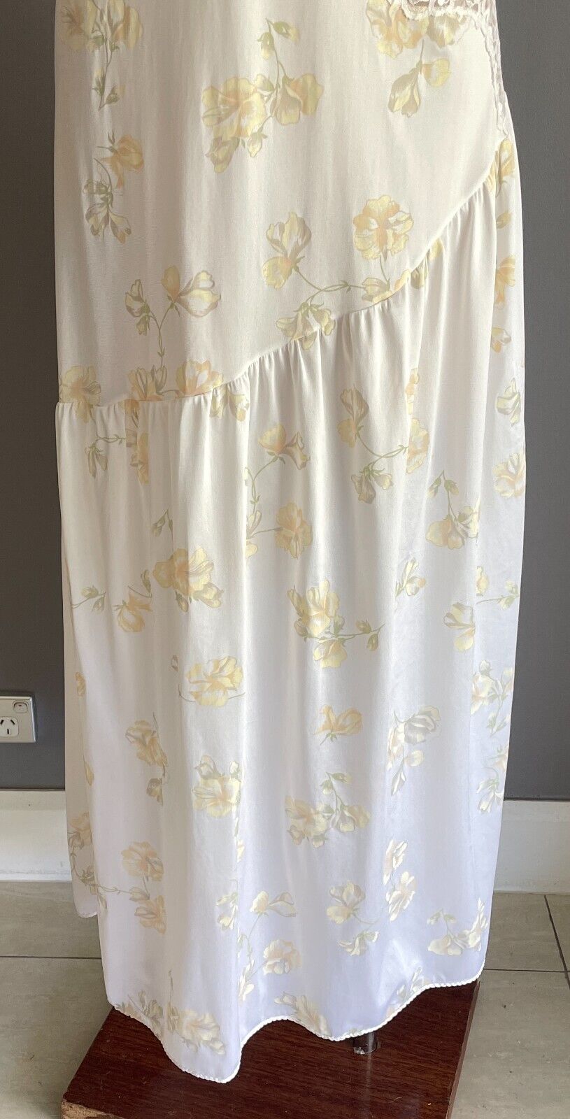 LITTLE LUXURIES Nightie Nylon White Floral Print Long Length Size 14 Lingerie