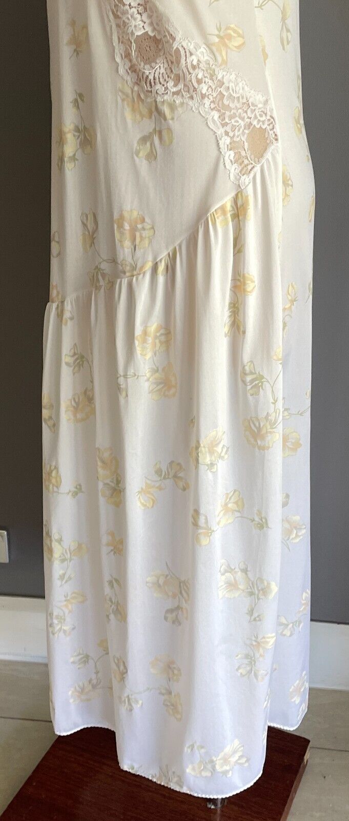LITTLE LUXURIES Nightie Nylon White Floral Print Long Length Size 14 Lingerie