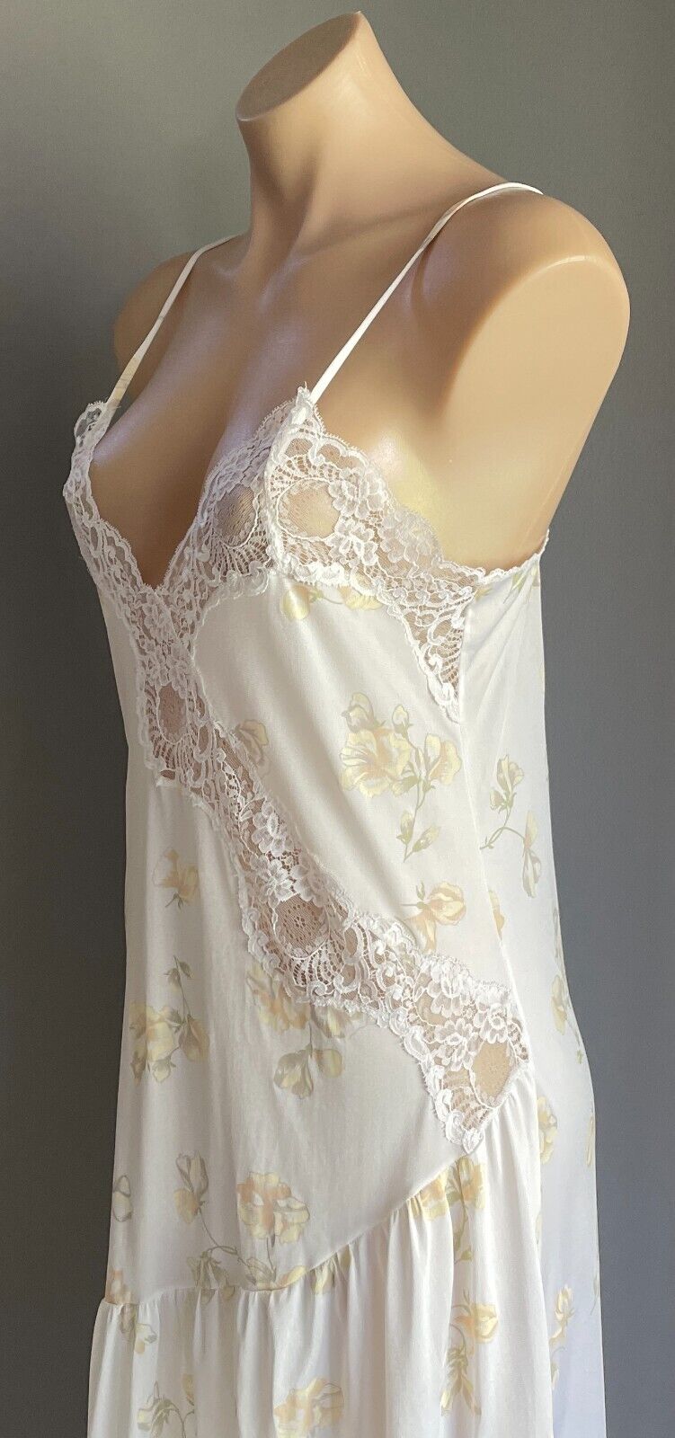 LITTLE LUXURIES Nightie Nylon White Floral Print Long Length Size 14 Lingerie