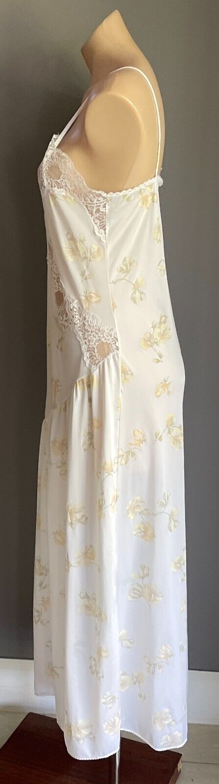 LITTLE LUXURIES Nightie Nylon White Floral Print Long Length Size 14 Lingerie