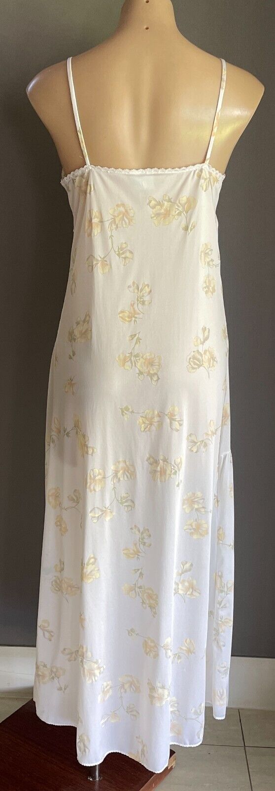 LITTLE LUXURIES Nightie Nylon White Floral Print Long Length Size 14 Lingerie