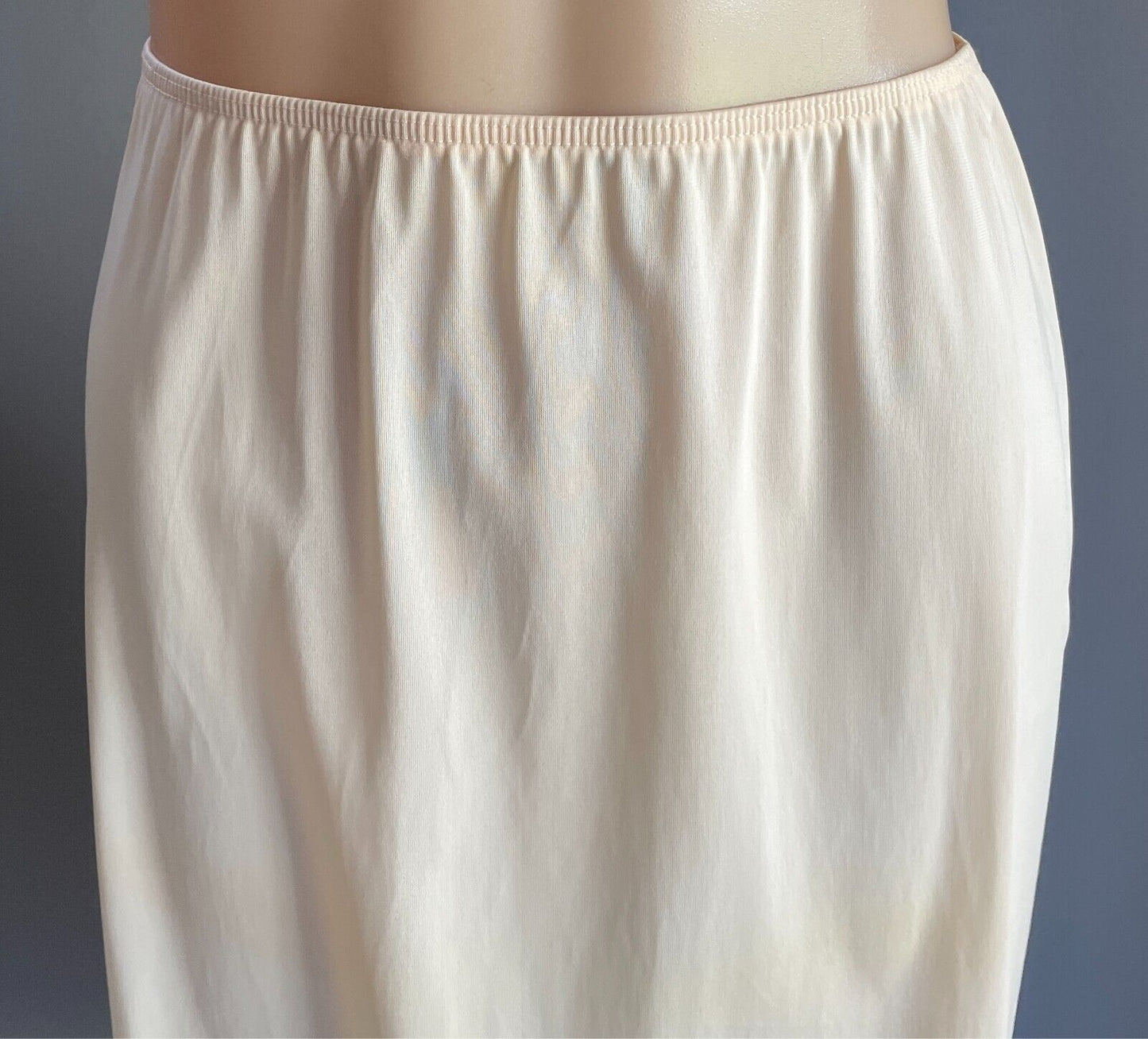 HESTIA Beige Half Slip Nylon Elastic Waist Size 12 Lace Hem Trim Petticoat Vtg