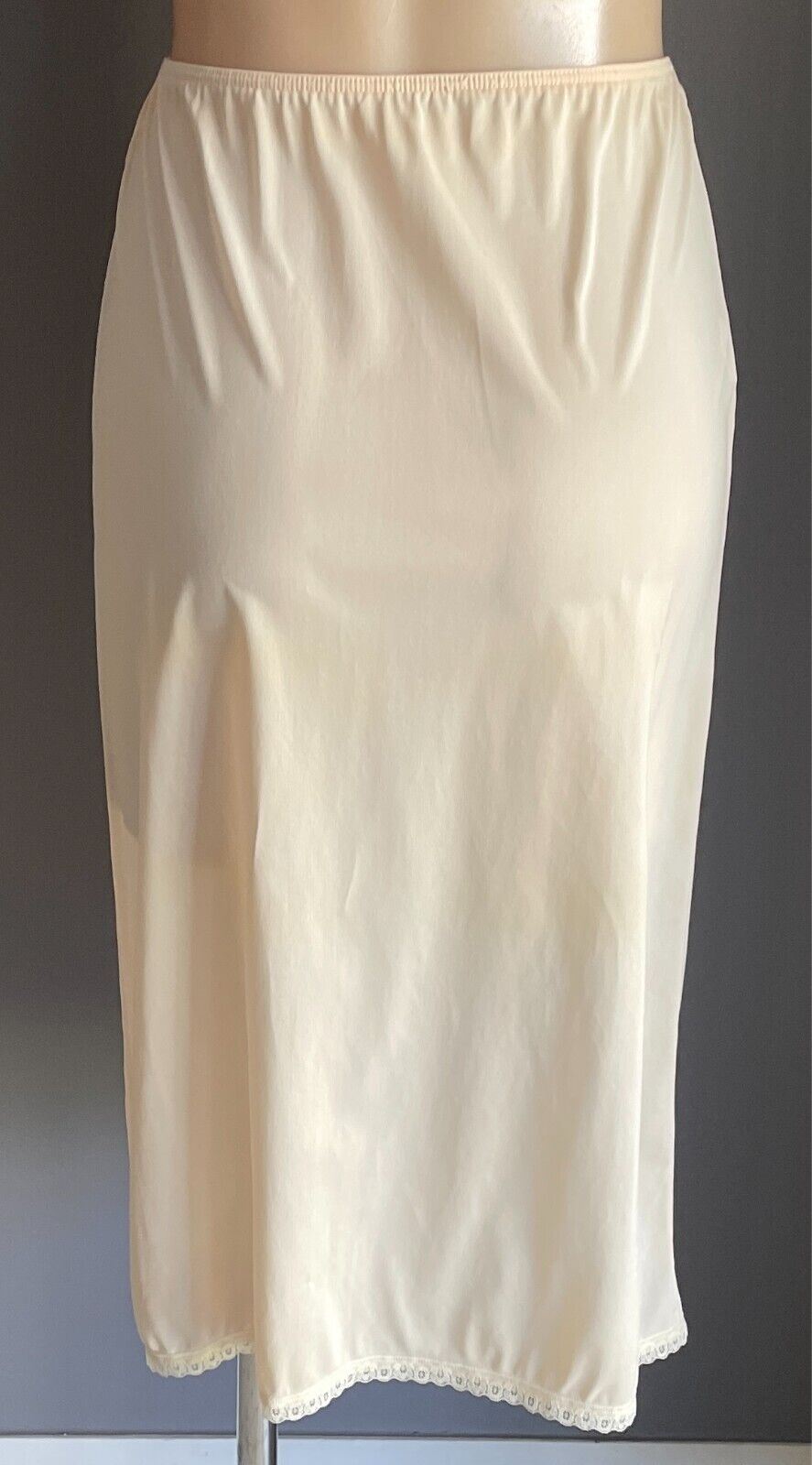 HESTIA Beige Half Slip Nylon Elastic Waist Size 12 Lace Hem Trim Petticoat Vtg