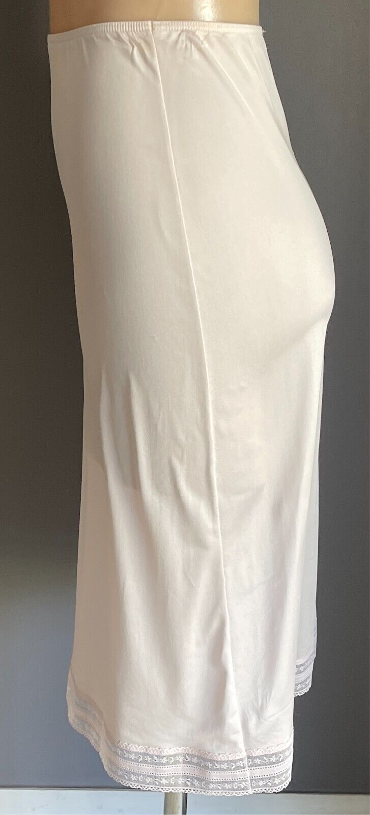HESTIA Baby Pink Half Slip Anti Stat Tricot Elastic Waist Size 10 Lace Hem Vtg
