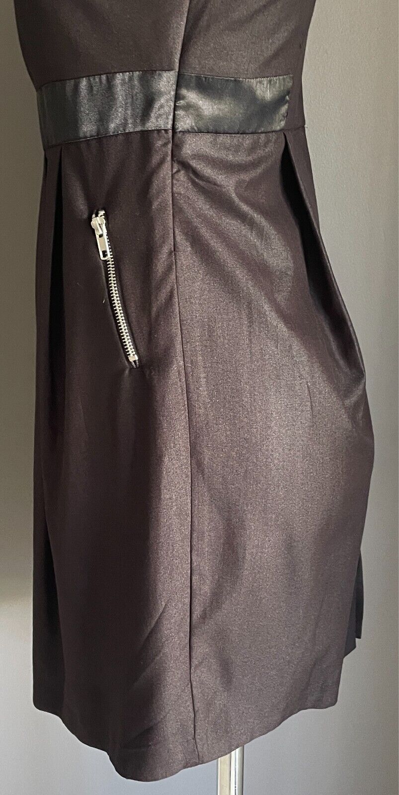 HOT OPTIONS Sheath Dress Black Sleeveless Mini Length Size 12 Zip Pockets