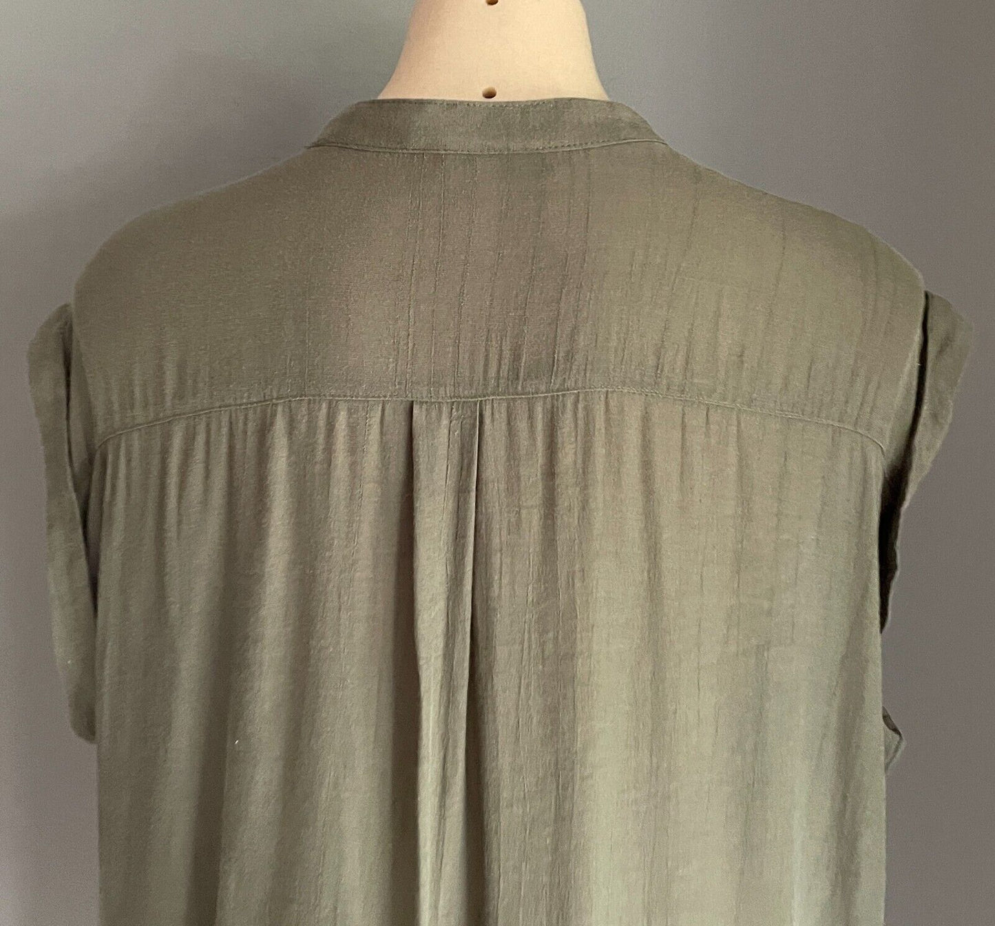 A.N.A New Approach Khaki Sleeveless Blouse Round Neck Buttons Top Size 1X 12 14