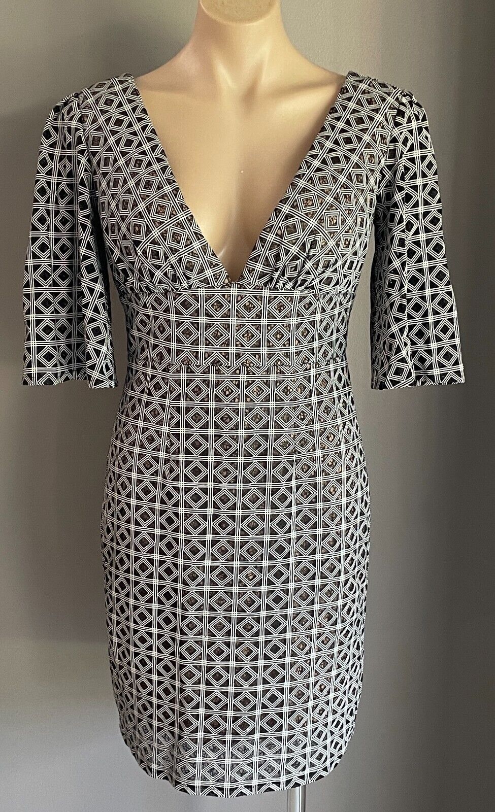 ROXCIIS Mini Dress Black & White Print 3/4 Kimono Sleeve Size 10 Blush Lining