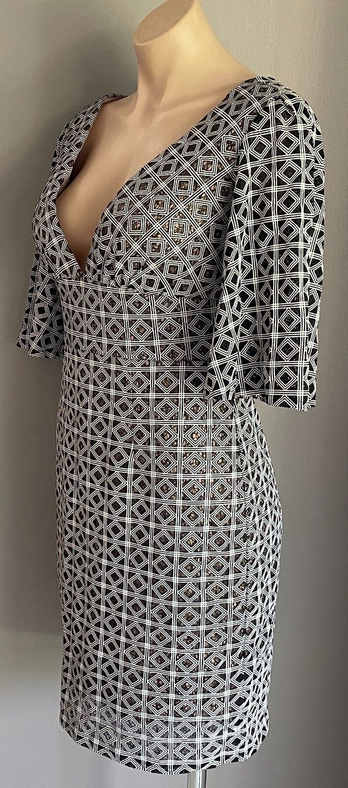 ROXCIIS Mini Dress Black & White Print 3/4 Kimono Sleeve Size 10 Blush Lining