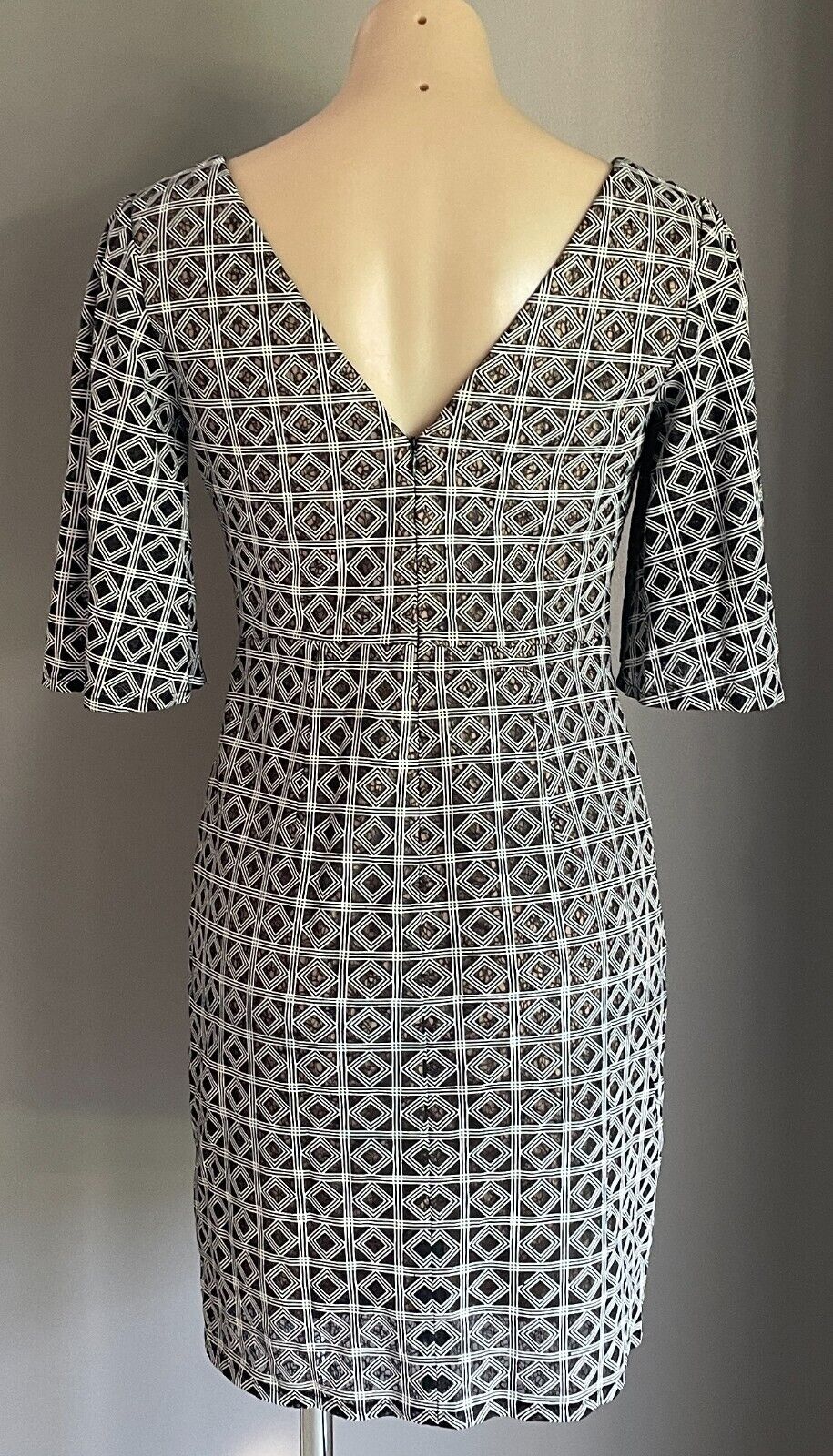 ROXCIIS Mini Dress Black & White Print 3/4 Kimono Sleeve Size 10 Blush Lining