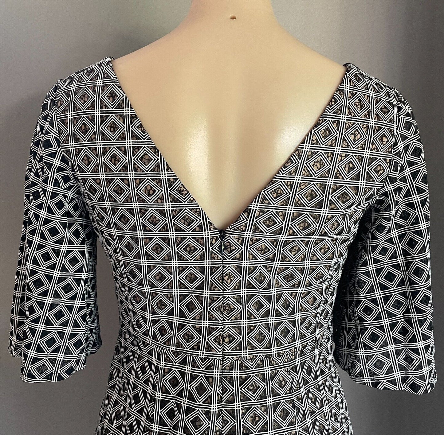 ROXCIIS Mini Dress Black & White Print 3/4 Kimono Sleeve Size 10 Blush Lining