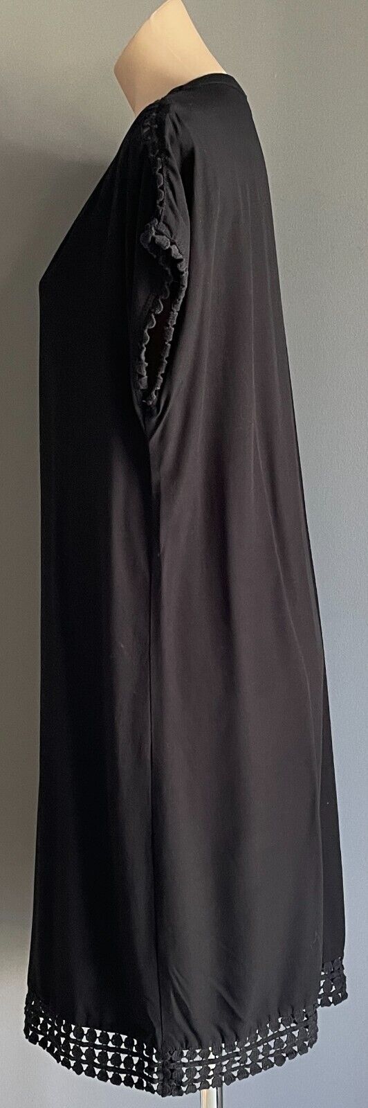 TARGET BLACK Shift Dress Sleeveless V-Neck Lace Trim at Shoulders & Hem Size 14