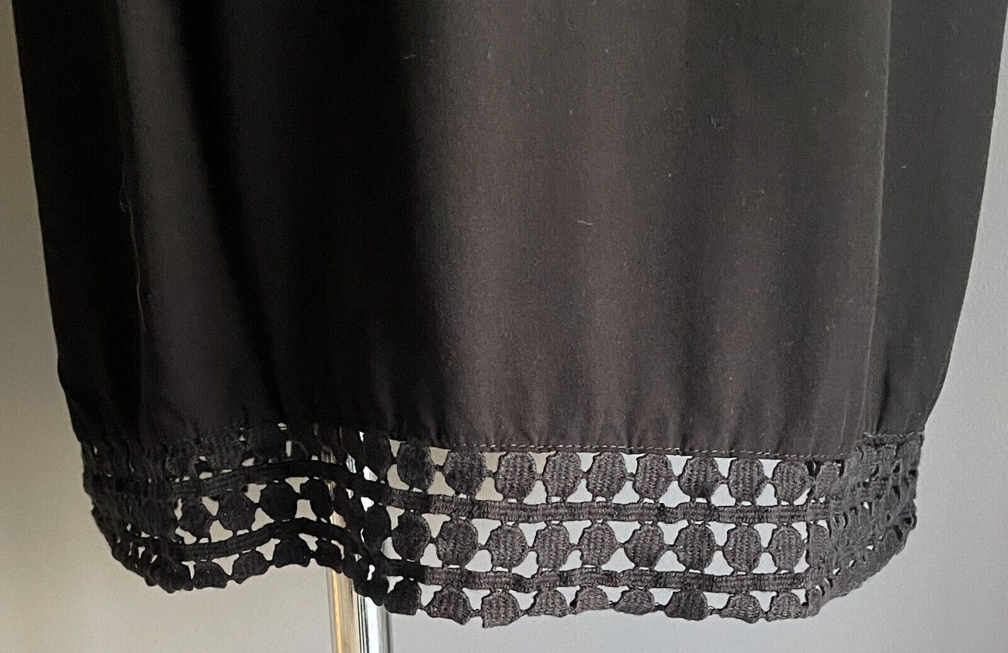 TARGET BLACK Shift Dress Sleeveless V-Neck Lace Trim at Shoulders & Hem Size 14