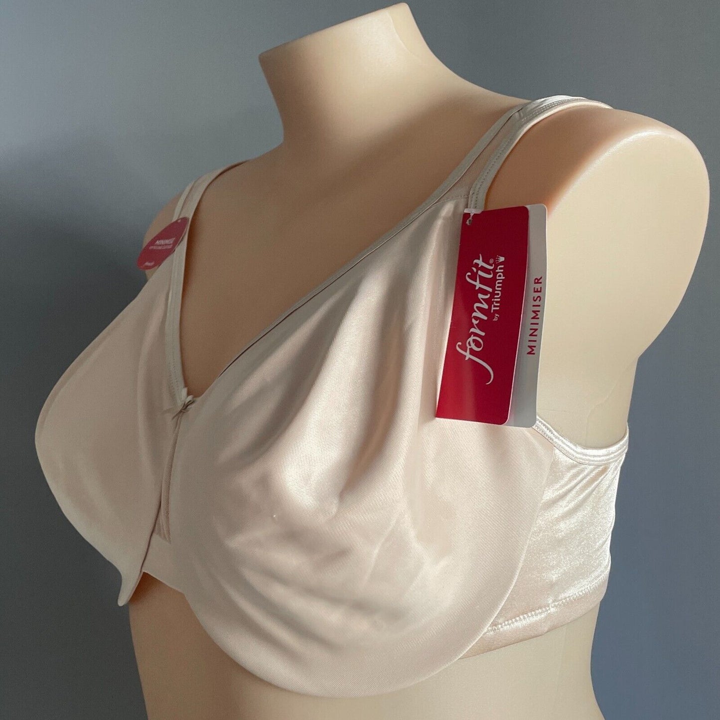 FORMFIT TRIUMPH Beige Smooth Minimiser Full Coverage Bra Size 20DD Underwire NWT