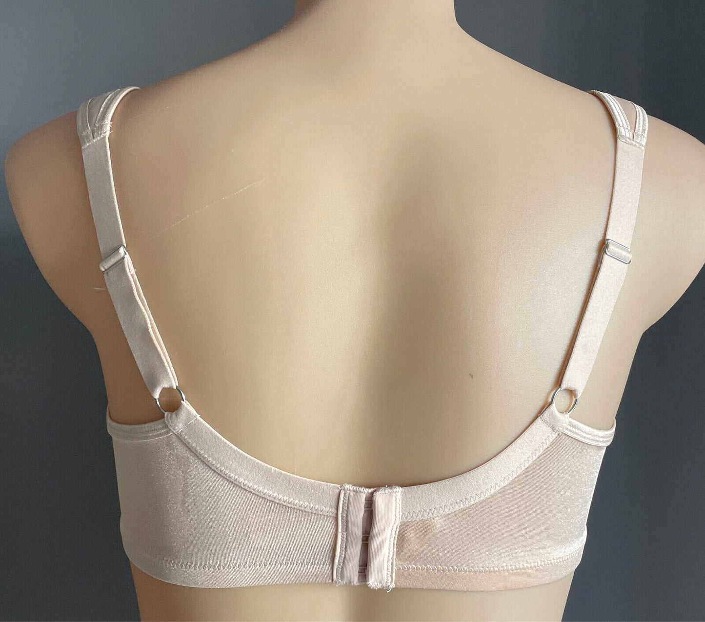 FORMFIT TRIUMPH Beige Smooth Minimiser Full Coverage Bra Size 20DD Underwire NWT