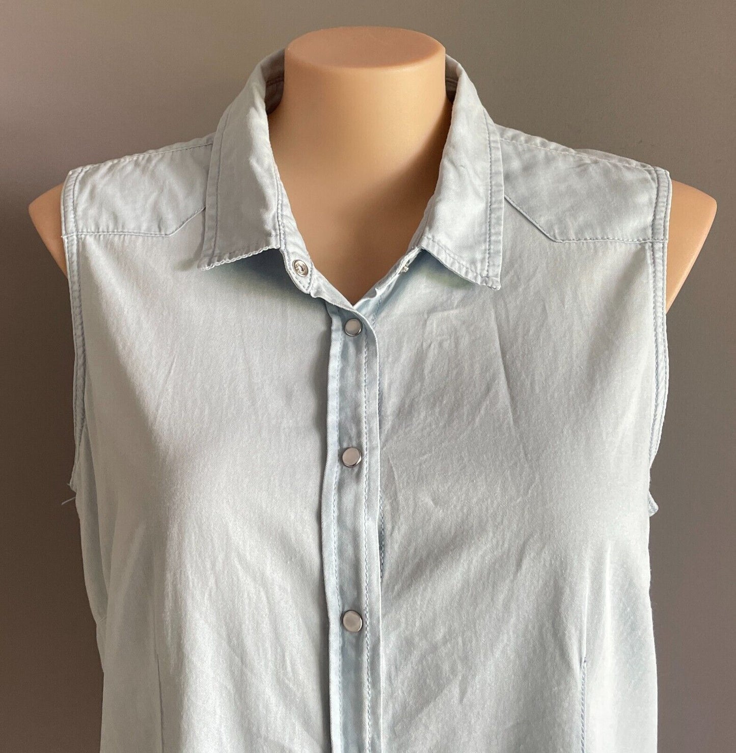 ED.IT.ED Pearl Snap Sleeveless Shirt Light Blue Chambray Western Style Size 20