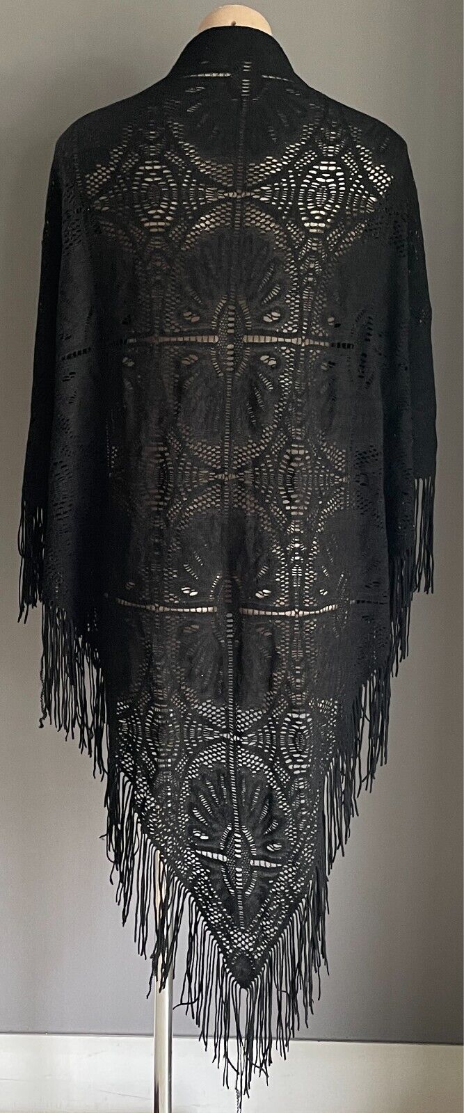 Black Over Shoulder Shawl Wrap Fringe Hem Knit Lace Size 10 - 14 Triangle  Gorg!