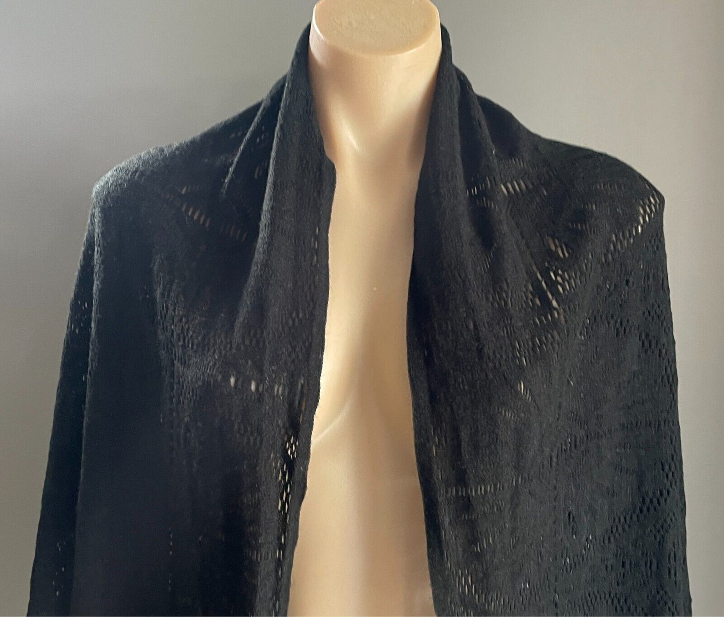 Black Over Shoulder Shawl Wrap Fringe Hem Knit Lace Size 10 - 14 Triangle  Gorg!