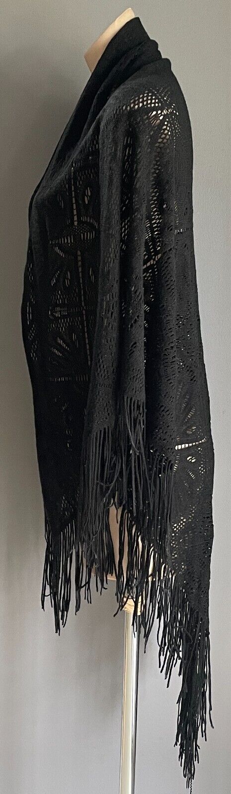 Black Over Shoulder Shawl Wrap Fringe Hem Knit Lace Size 10 - 14 Triangle  Gorg!