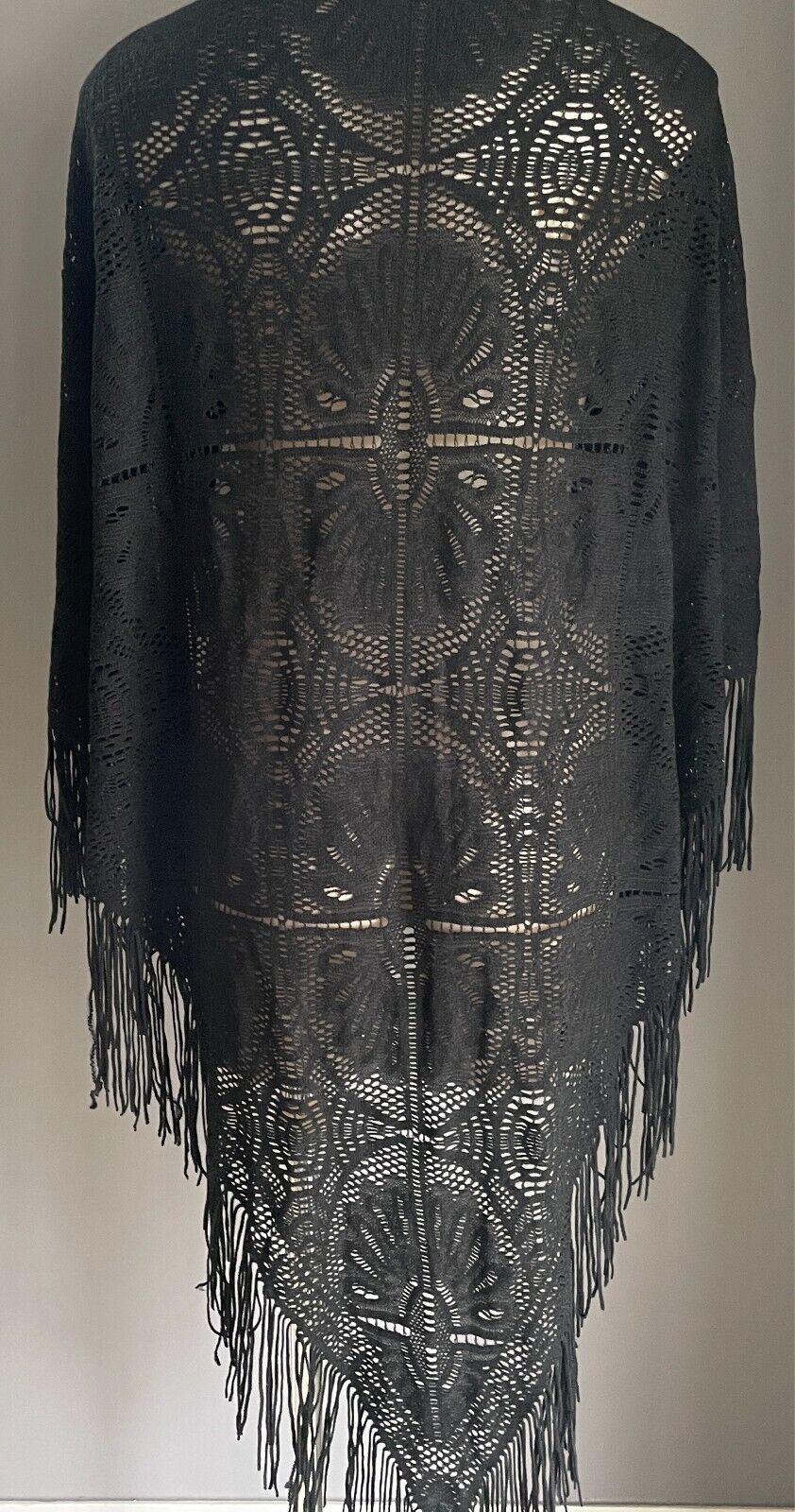 Black Over Shoulder Shawl Wrap Fringe Hem Knit Lace Size 10 - 14 Triangle  Gorg!