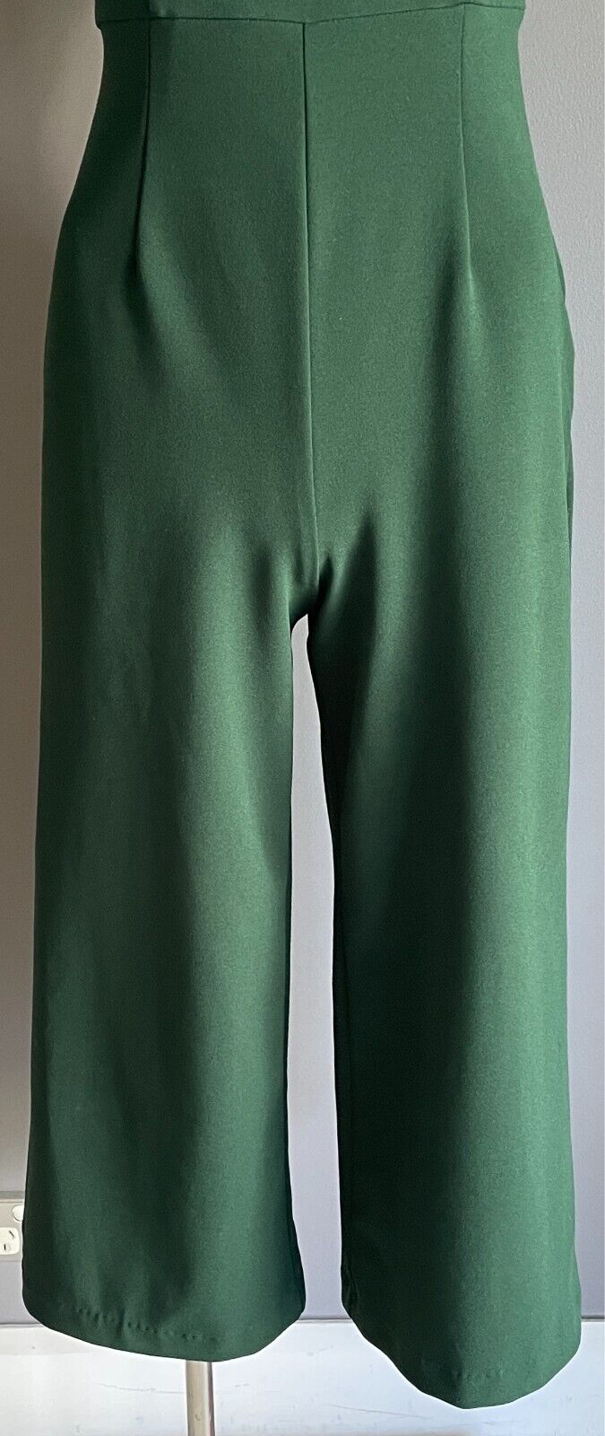 FOREVER 21 Jumpsuit Green Adjustable Straps Wide Crop Length Sleeveless Size S 8