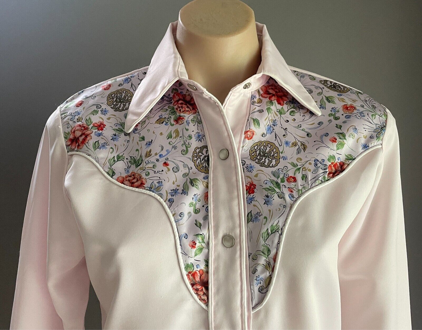 SERONA VALLEY Western Wear Shirt Baby Pink Pearl Snap Mat Satin Size 10 L/Sl Vtg