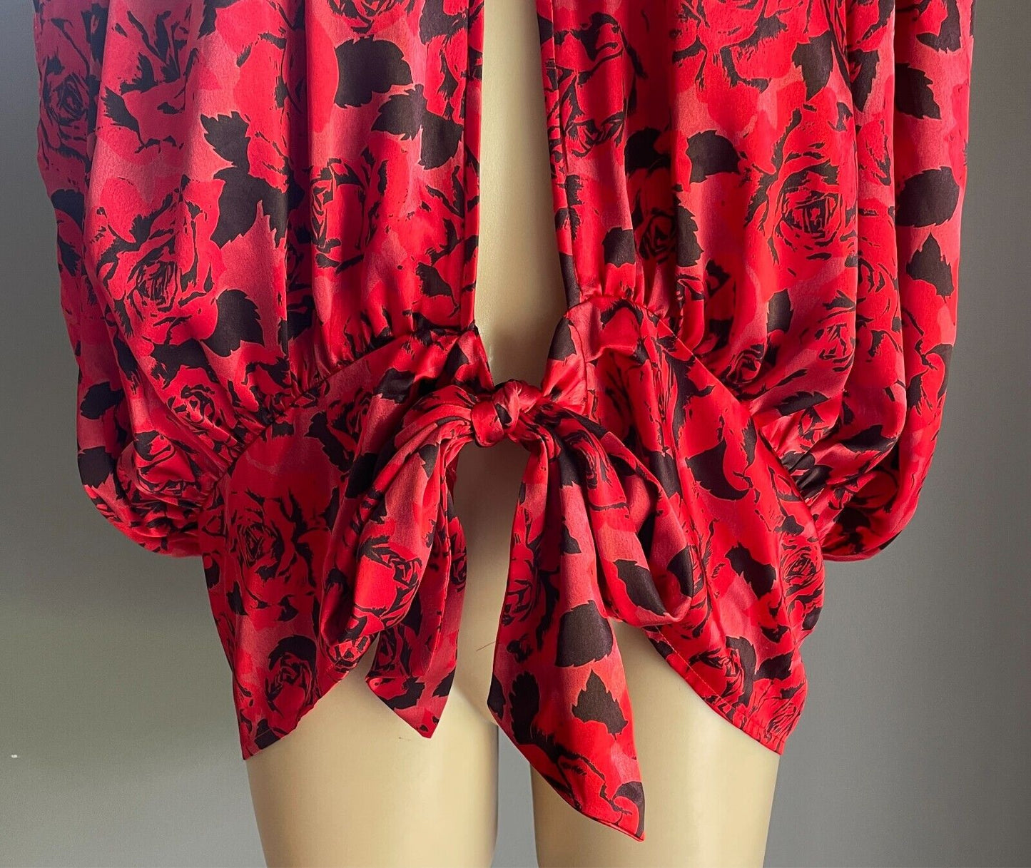 AMI Top Black Red Grey Roses Size 10 14 Sleeveless Tie Front Blousey Vintage